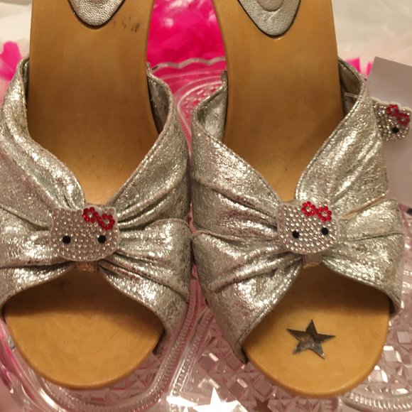 adorbale vinatge y2k heels and earings with crystal hello kitty details! - Picture 4 of 10